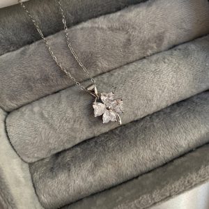 گردنبند ظریف طرح گل